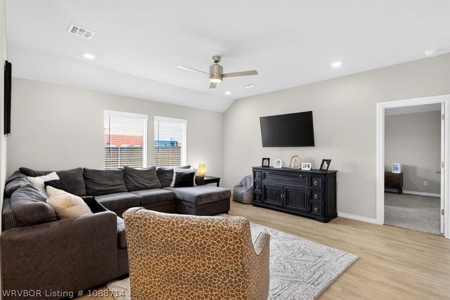 1518 S 72nd Place, Broken Arrow, OK 74014