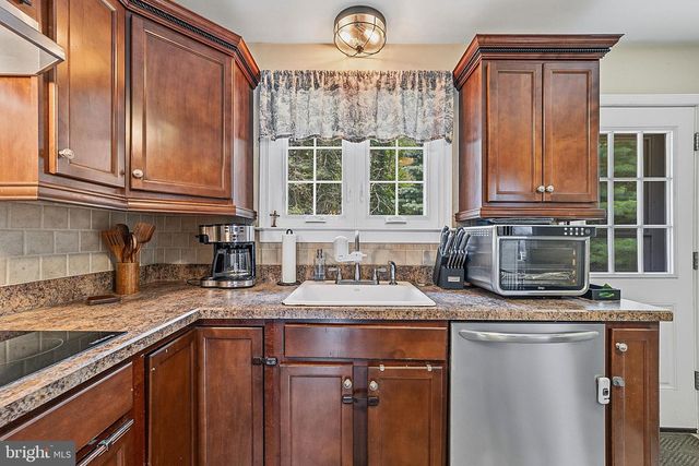 10 BOXWOOD CT, Ewing, NJ 08628