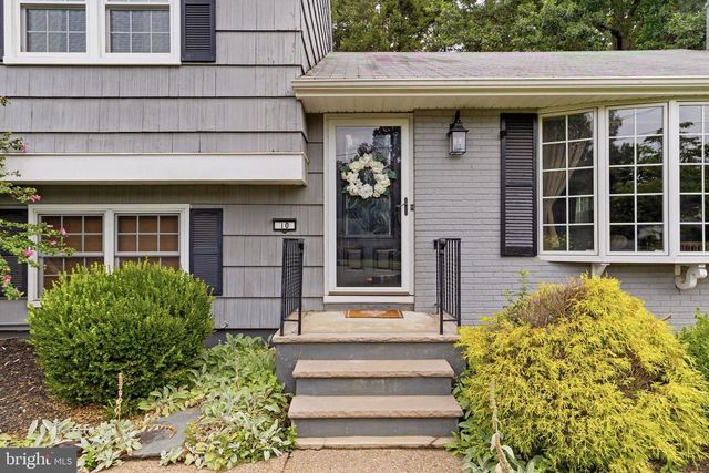 10 BOXWOOD CT, Ewing, NJ 08628