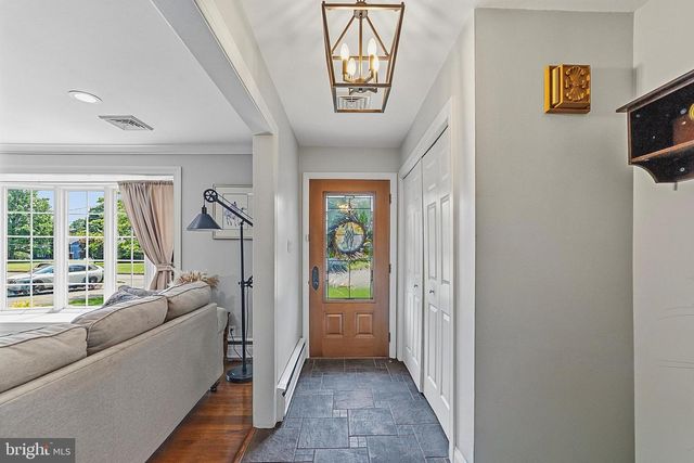 10 BOXWOOD CT, Ewing, NJ 08628