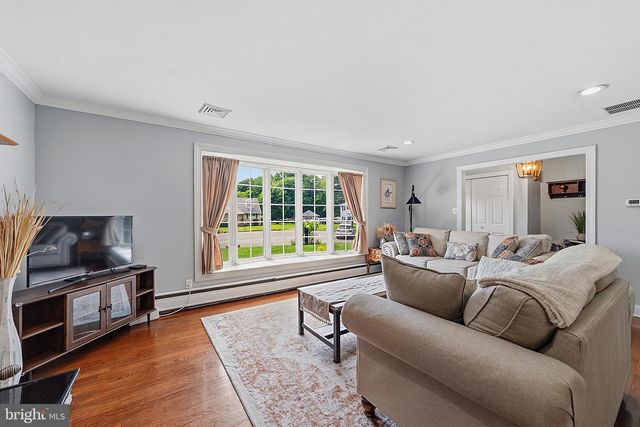 10 BOXWOOD CT, Ewing, NJ 08628
