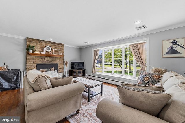 10 BOXWOOD CT, Ewing, NJ 08628