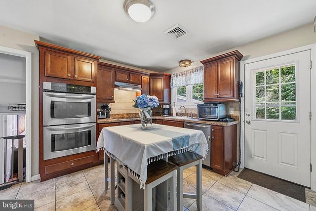 10 BOXWOOD CT, Ewing, NJ 08628