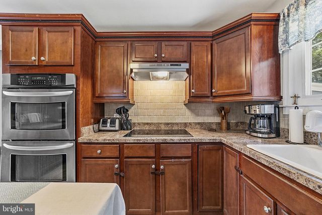 10 BOXWOOD CT, Ewing, NJ 08628