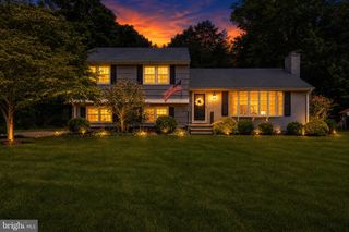 10 BOXWOOD CT, Ewing, NJ 08628