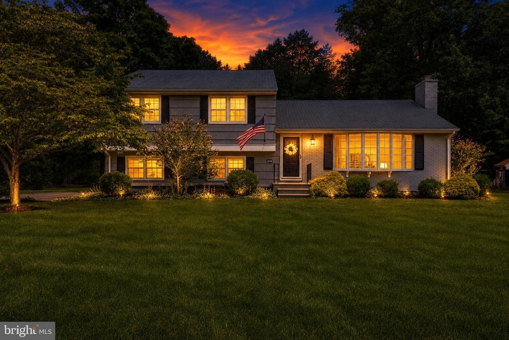 10 BOXWOOD CT, Ewing, NJ 08628