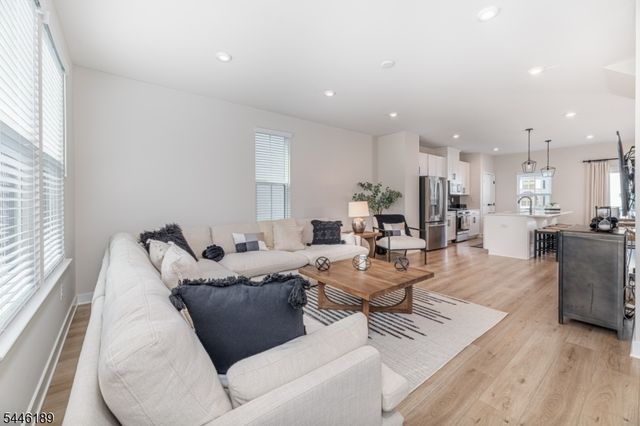 6 Saw Mill Cir, Hackettstown Town, NJ 07840