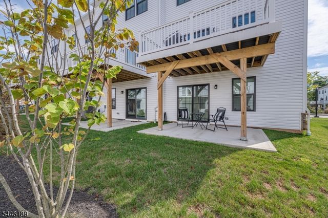 6 Saw Mill Cir, Hackettstown Town, NJ 07840