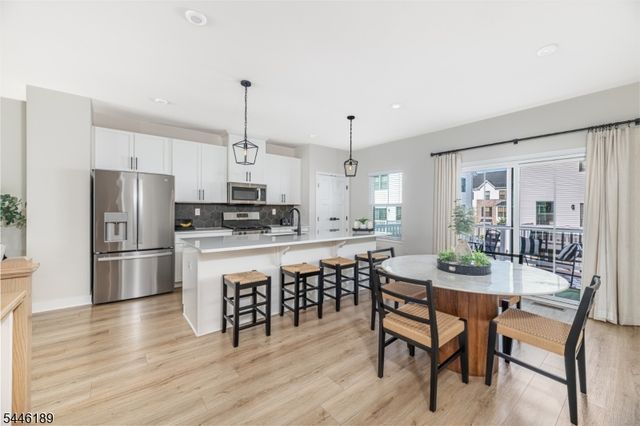 6 Saw Mill Cir, Hackettstown Town, NJ 07840