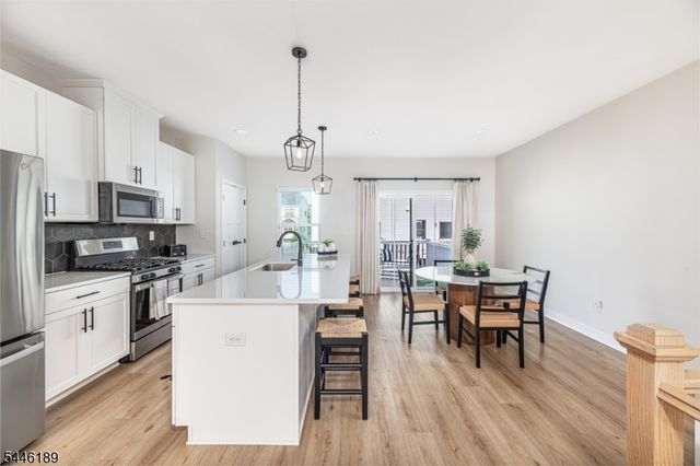 6 Saw Mill Cir, Hackettstown Town, NJ 07840