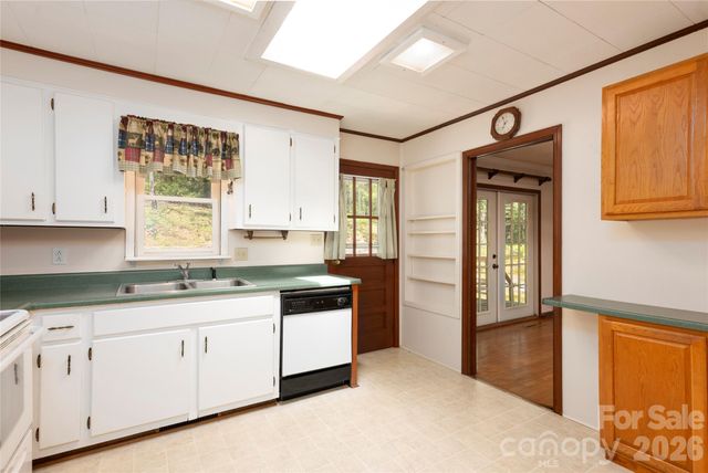 138 Stillwagon Lane, Cedar Mountain, NC 28718