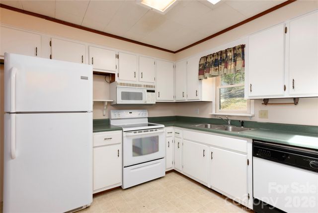 138 Stillwagon Lane, Cedar Mountain, NC 28718