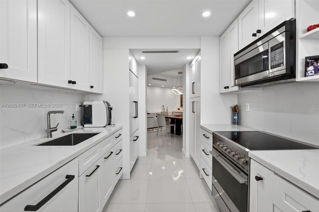 3000 Island Boulevard 2404, Aventura, FL 33160