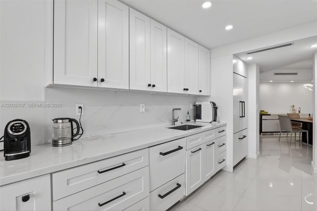 3000 Island Boulevard 2404, Aventura, FL 33160