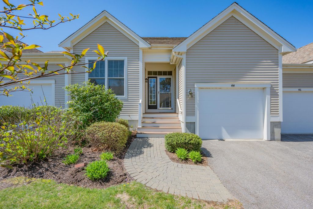 44 Twin Oaks Drive, Mashpee, MA 02649