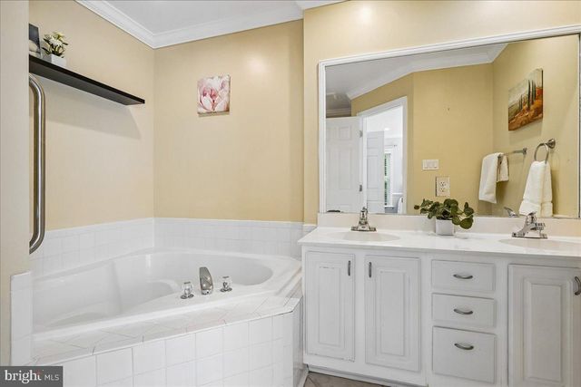 10227 MAGNOLIA GROVE DR, Manassas, VA 20110