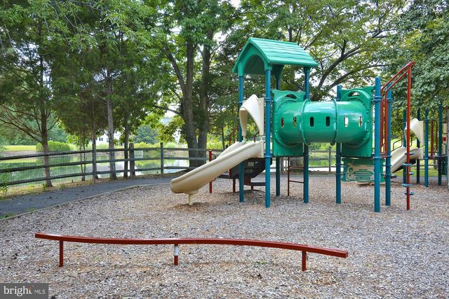 10227 MAGNOLIA GROVE DR, Manassas, VA 20110