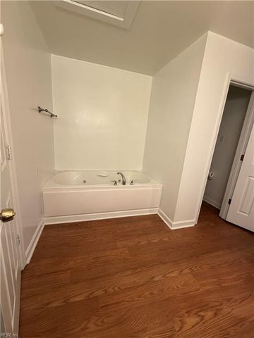 1046 Commonwealth PL, Virginia Beach, VA 23464