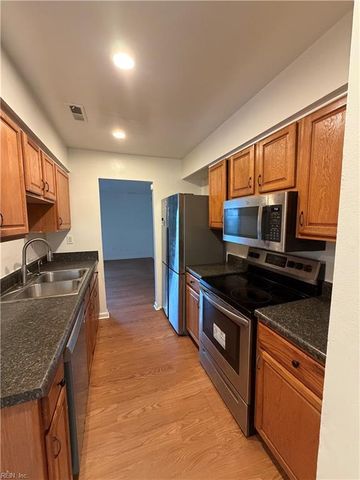 1046 Commonwealth PL, Virginia Beach, VA 23464