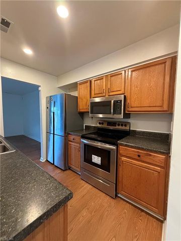 1046 Commonwealth PL, Virginia Beach, VA 23464