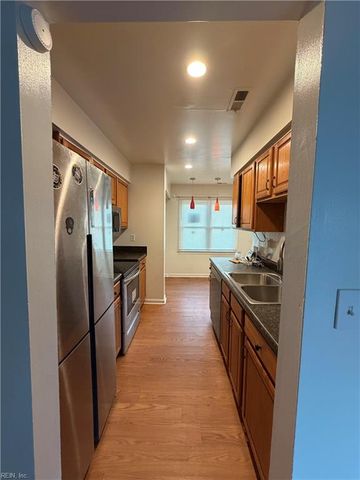 1046 Commonwealth PL, Virginia Beach, VA 23464