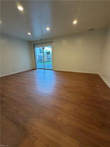 1046 Commonwealth PL, Virginia Beach, VA 23464