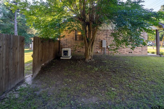 7538 Valley View Dr, Frankston, TX 75763