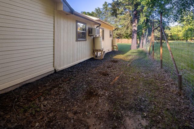 7538 Valley View Dr, Frankston, TX 75763