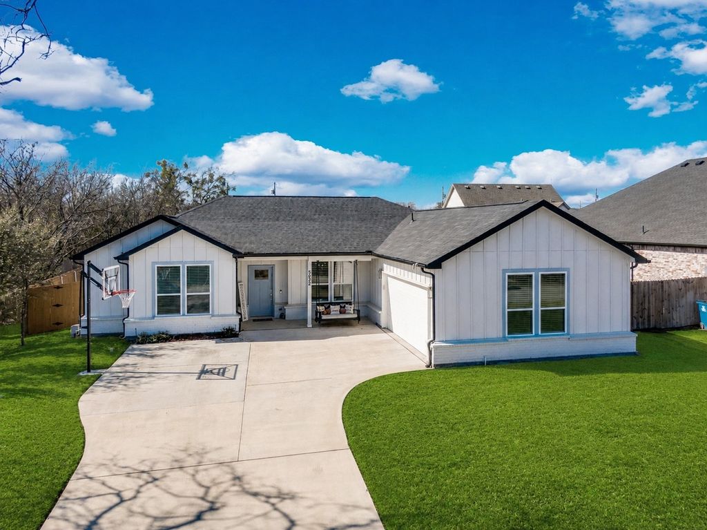 5622 Mesa Loop, Granbury, TX 76048