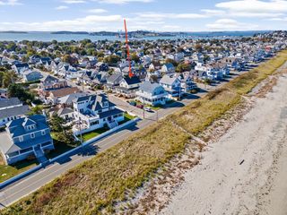 79 F St, Hull, MA 02045
