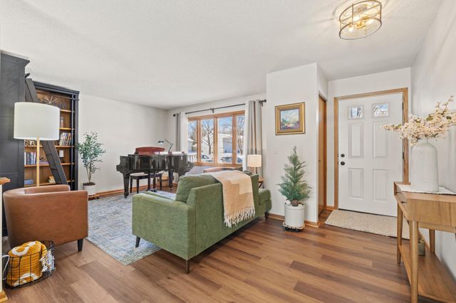 13713 James Avenue S, Burnsville, MN 55337