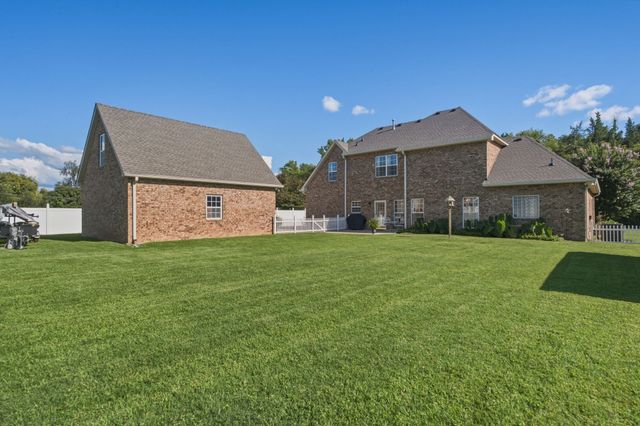 227 Jones Mill Rd, La Vergne, TN 37086