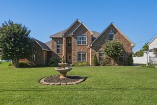 227 Jones Mill Rd, La Vergne, TN 37086