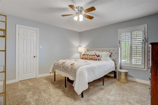 62 Pipers Walk, Sugar Land, TX 77479