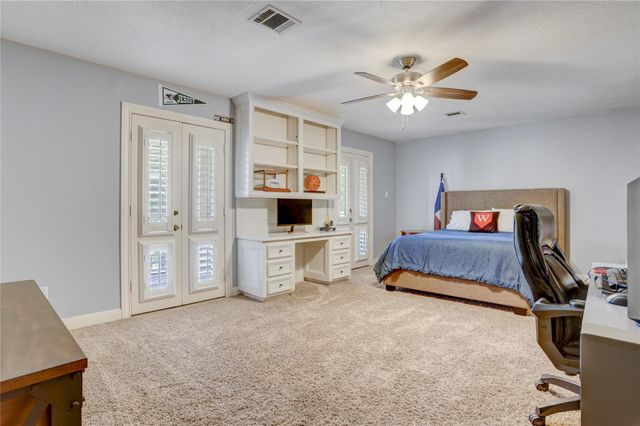 62 Pipers Walk, Sugar Land, TX 77479