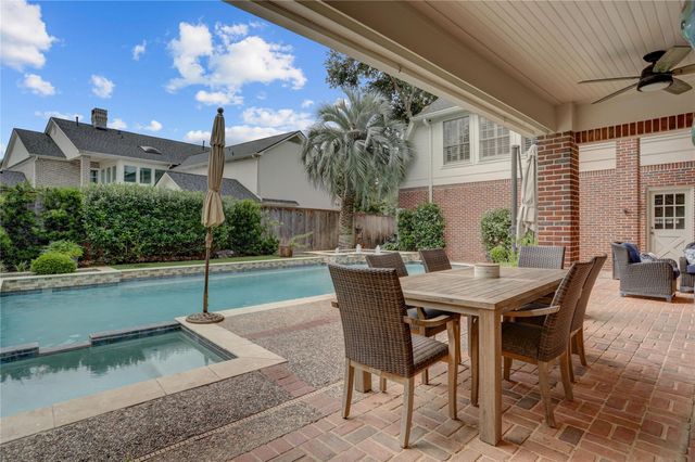 62 Pipers Walk, Sugar Land, TX 77479