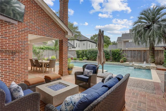 62 Pipers Walk, Sugar Land, TX 77479