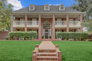 62 Pipers Walk, Sugar Land, TX 77479