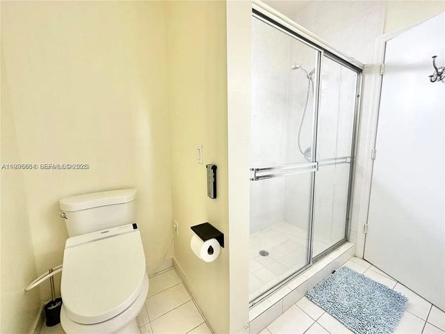 10679 SW 6th St 902, Pembroke Pines, FL 33025