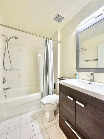 10679 SW 6th St 902, Pembroke Pines, FL 33025