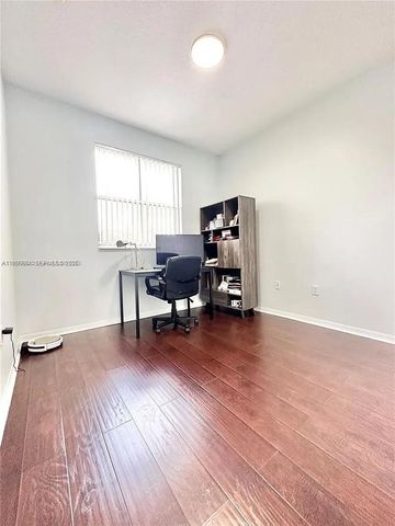 10679 SW 6th St 902, Pembroke Pines, FL 33025