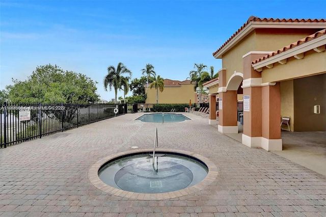 10679 SW 6th St 902, Pembroke Pines, FL 33025