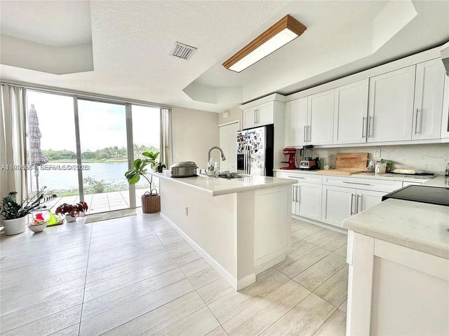 10679 SW 6th St 902, Pembroke Pines, FL 33025