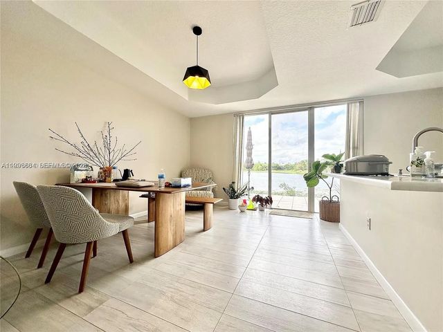 10679 SW 6th St 902, Pembroke Pines, FL 33025