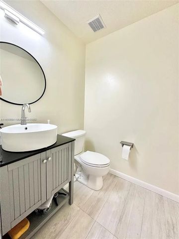 10679 SW 6th St 902, Pembroke Pines, FL 33025