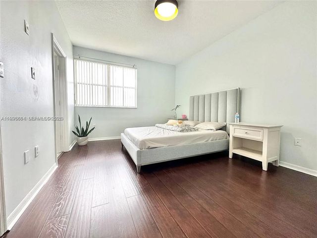 10679 SW 6th St 902, Pembroke Pines, FL 33025