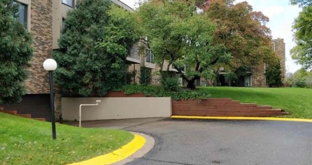 450 Ford Road 215, Saint Louis Park, MN 55426