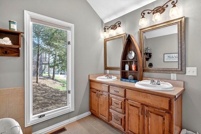 287 Lakefront Circle, Kimberling City, MO 65686