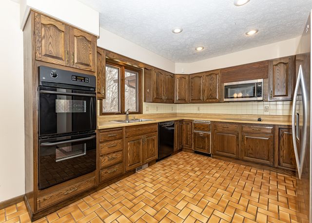 3748 53rd Street, Moline, IL 61265