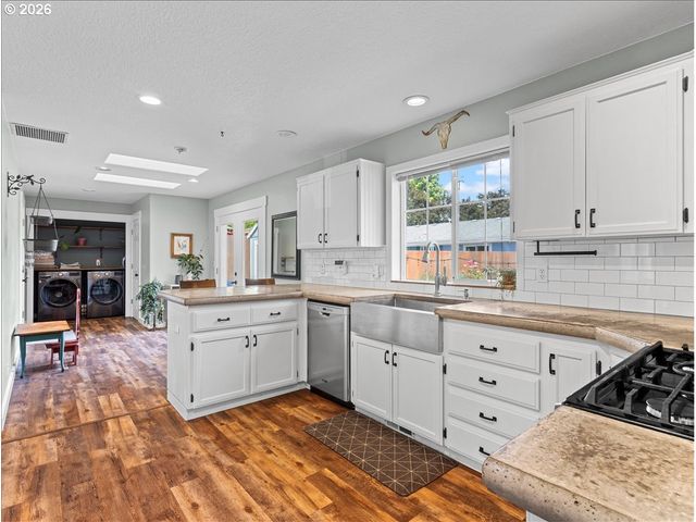 2727 HARVEST Ct, Forest Grove, OR 97116